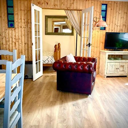 Ferienwohnung Aqua Shack At Pure Shores Retreats New Quay Exterior foto